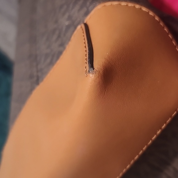 Micheal Kors Eva Leather Tote W/Pouch EUC - Picture 11 of 16